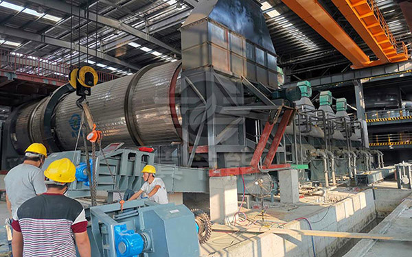 工業(yè)污泥烘干設(shè)備吊裝