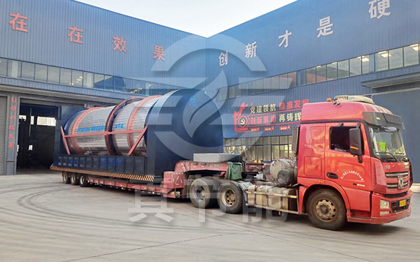 活性污泥烘干設(shè)備運(yùn)輸現(xiàn)場(chǎng) 活性污泥烘干設(shè)備運(yùn)輸現(xiàn)場(chǎng)